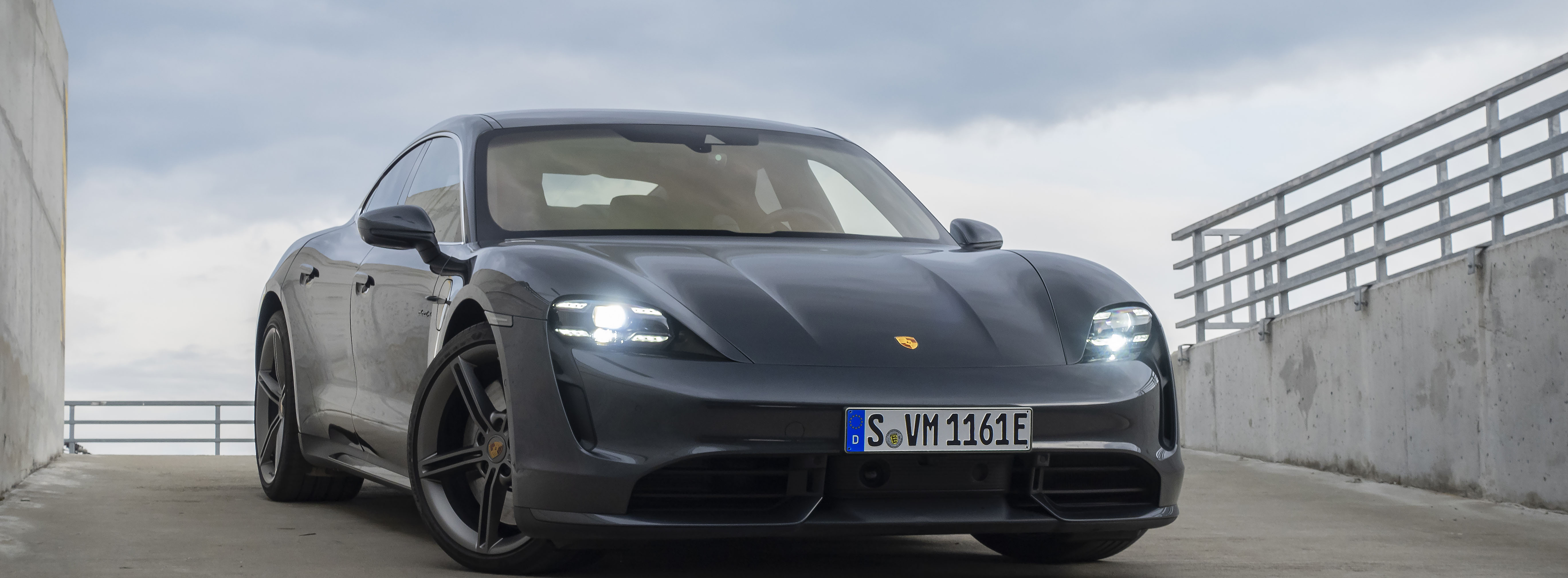 La Porsche la mitique Taycan Turbo s